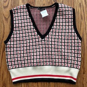 Chic Black and White Checkered Sleeveless Top